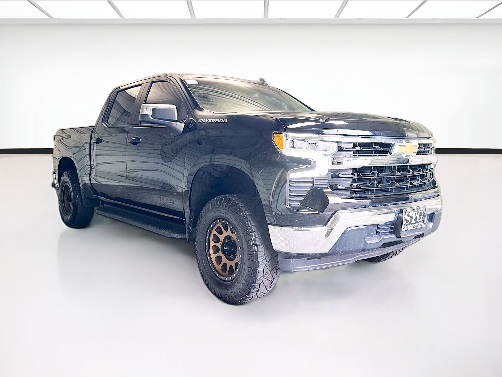 Used 2022 Chevrolet Silverado 1500 LT w/ Protection Package RWD image 3