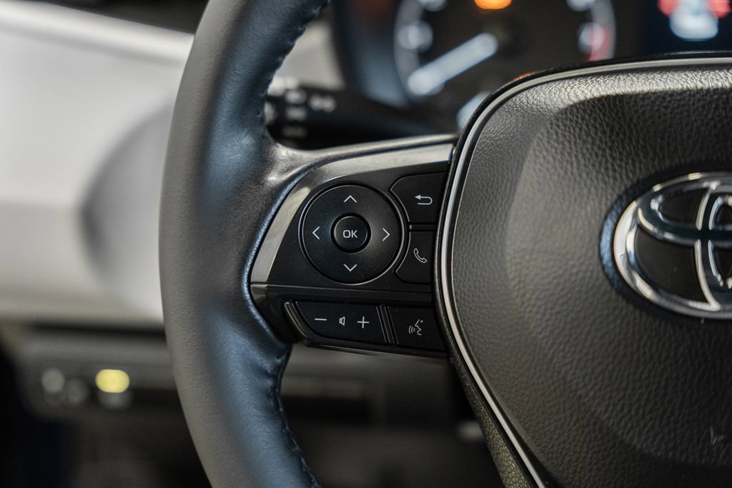 Used 2024 Toyota Corolla SE w/ SE Convenience Package image 23