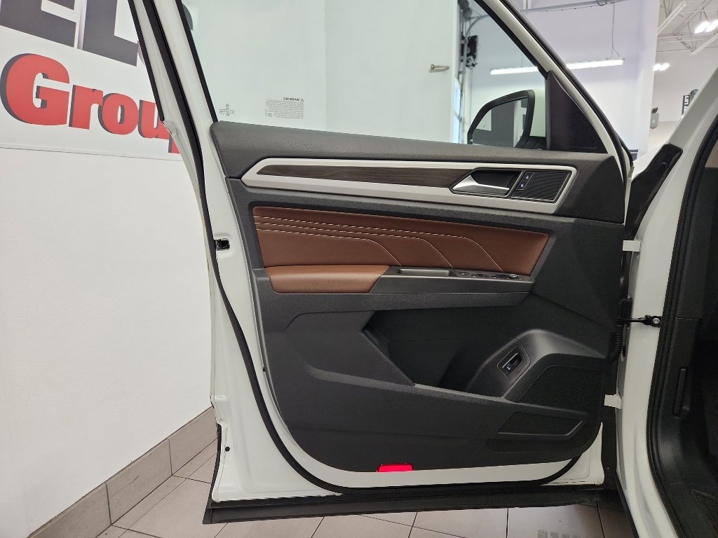 Used 2022 Volkswagen Atlas SE w/ Black Wheel Package FWD image 8