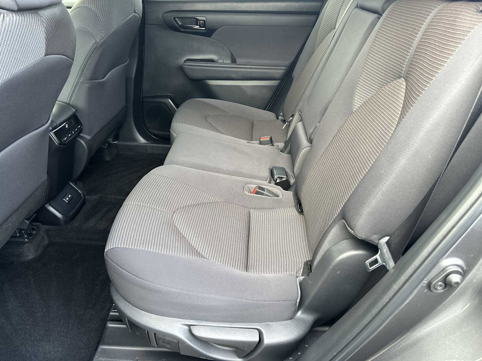 Used 2023 Toyota Highlander LE image 20