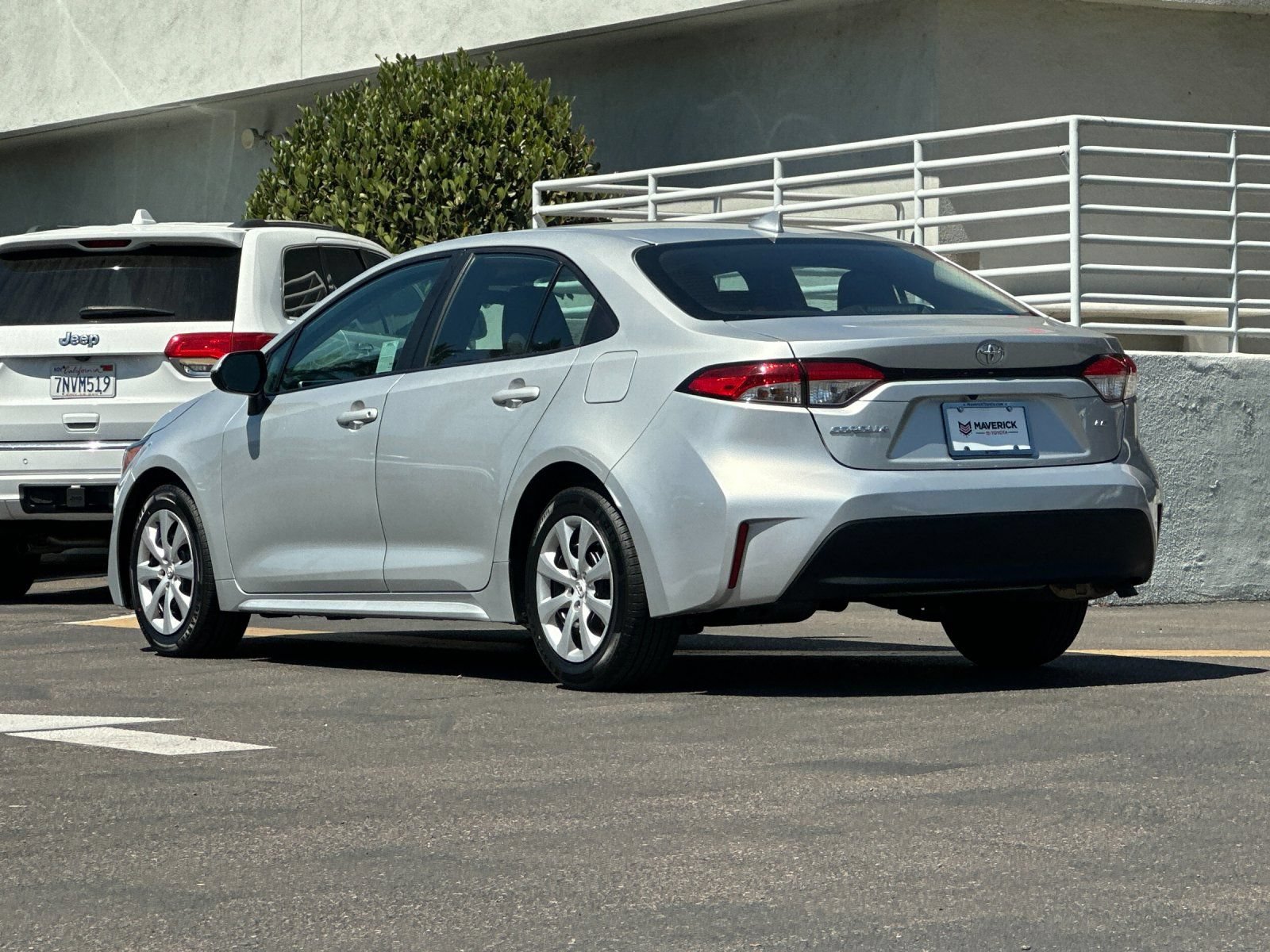 Used 2025 Toyota Corolla LE FWD image 3