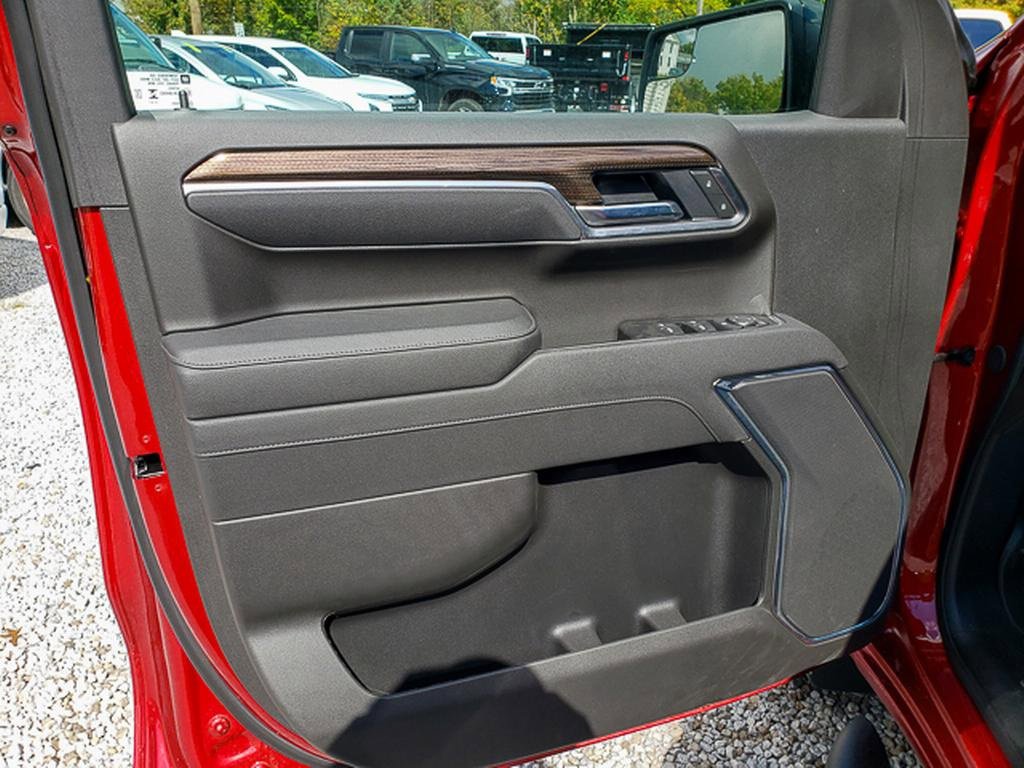 Used 2025 Chevrolet Silverado 1500 RST w/ Dark Appearance Package image 9