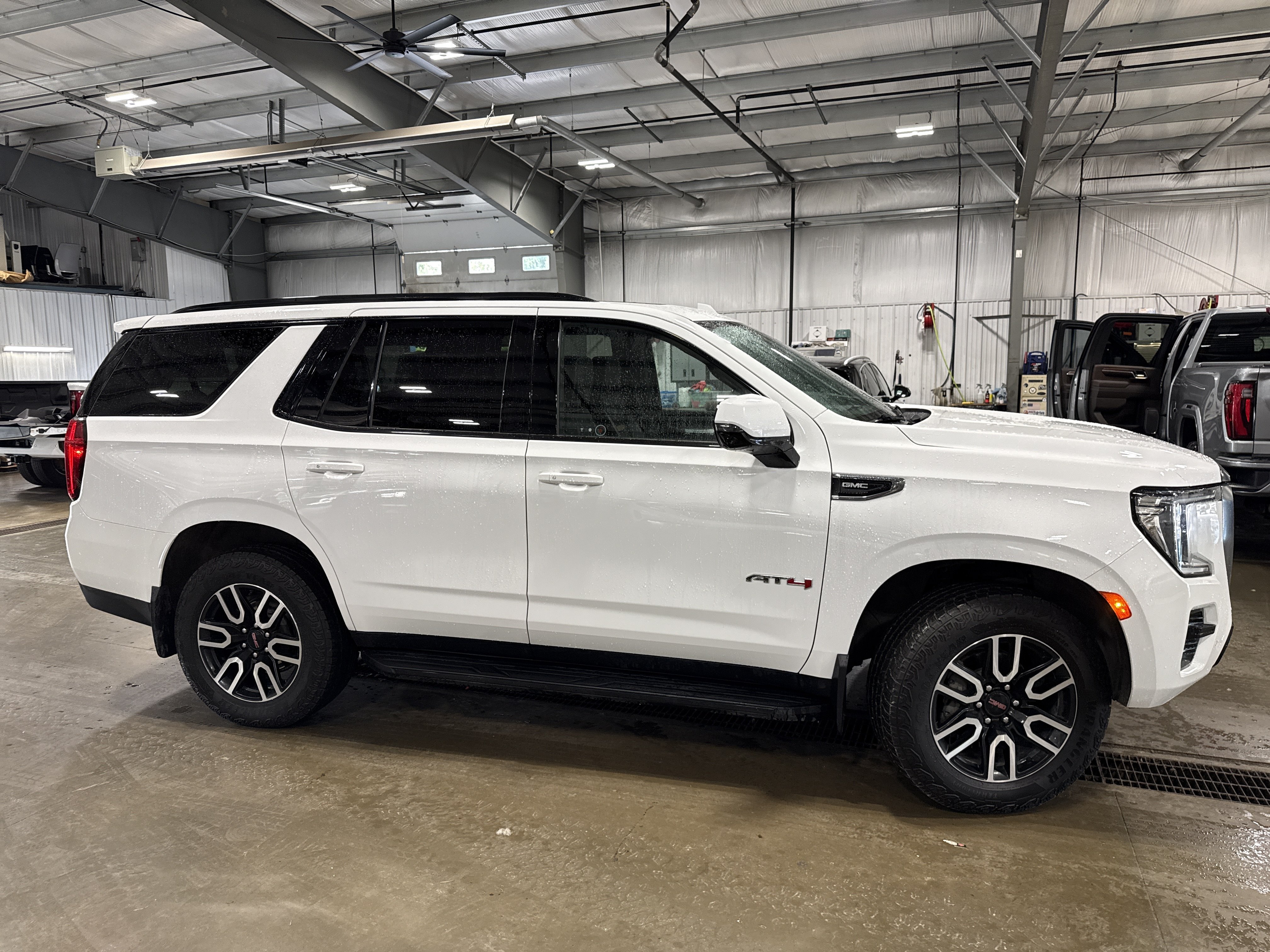 Used 2024 GMC Yukon AT4 w/ Technology Package AWD/4WD image 2