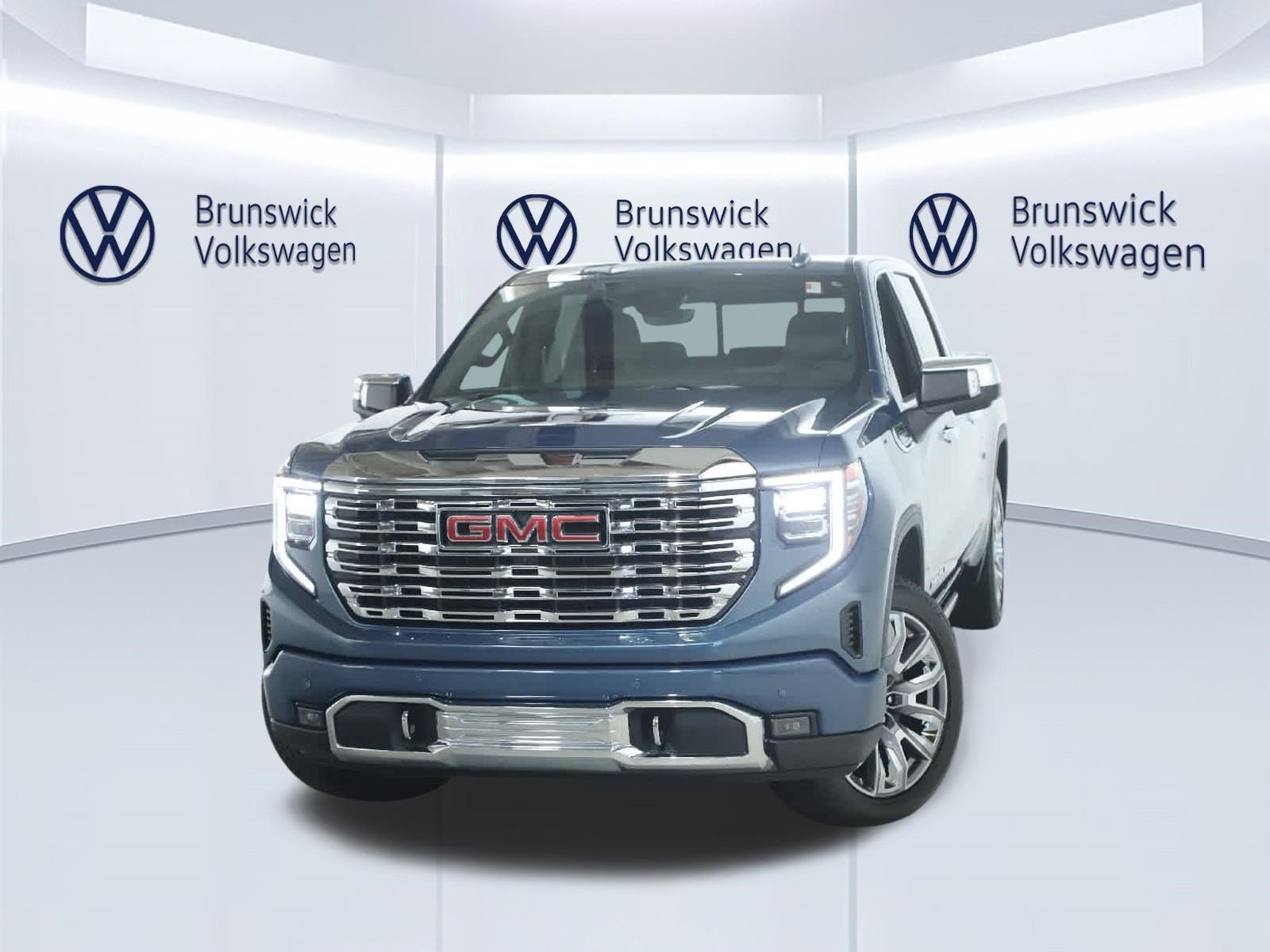 Used 2025 GMC Sierra 1500 Denali w/ Denali Reserve Package AWD/4WD image 3
