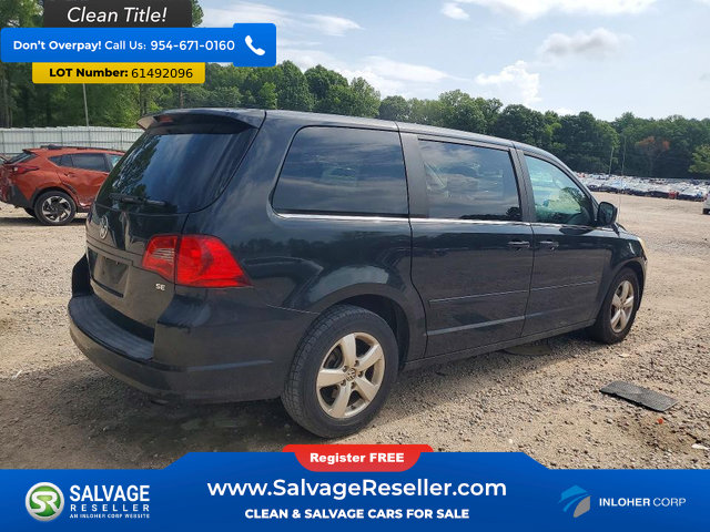 Used 2010 Volkswagen Routan SE FWD image 4