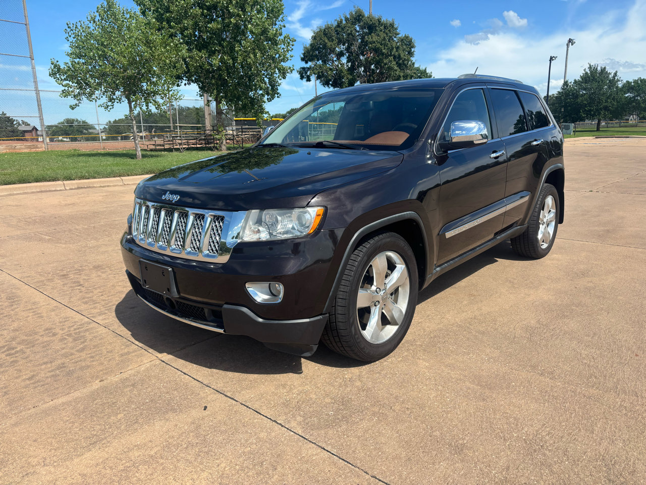 Used 2011 Jeep Grand Cherokee Overland Summit image 3