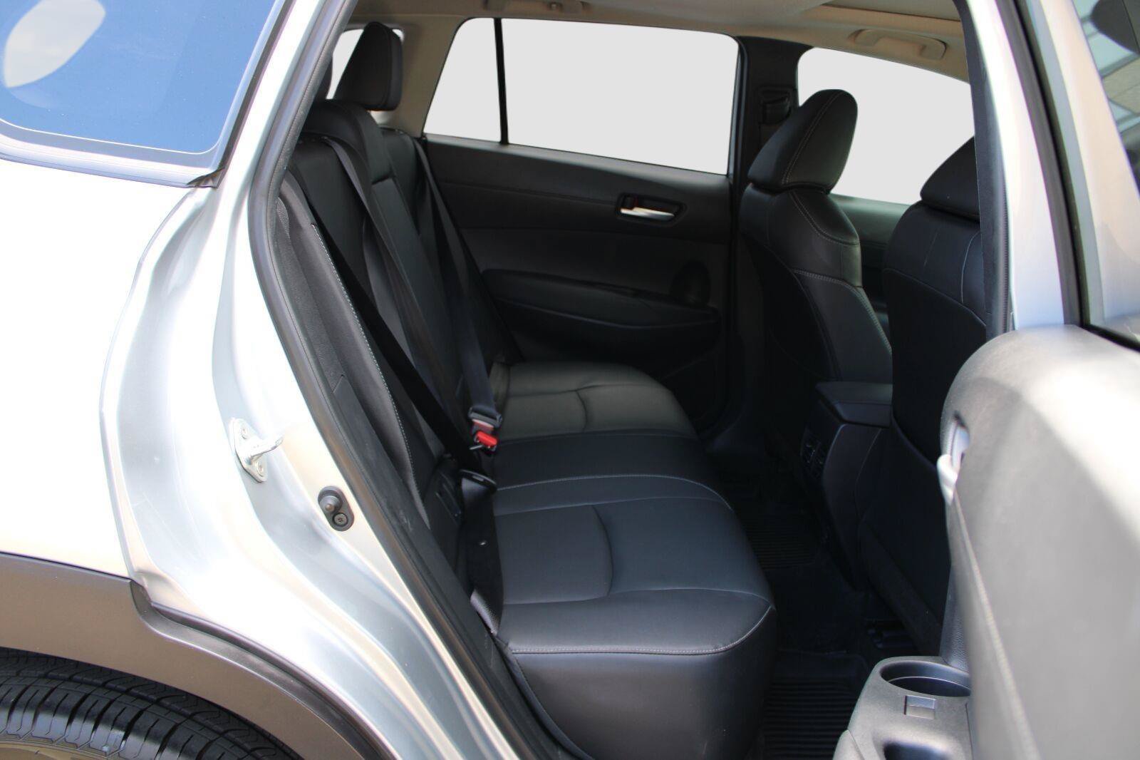 Used 2022 Toyota Corolla Cross XLE w/ Convenience Package FWD image 39