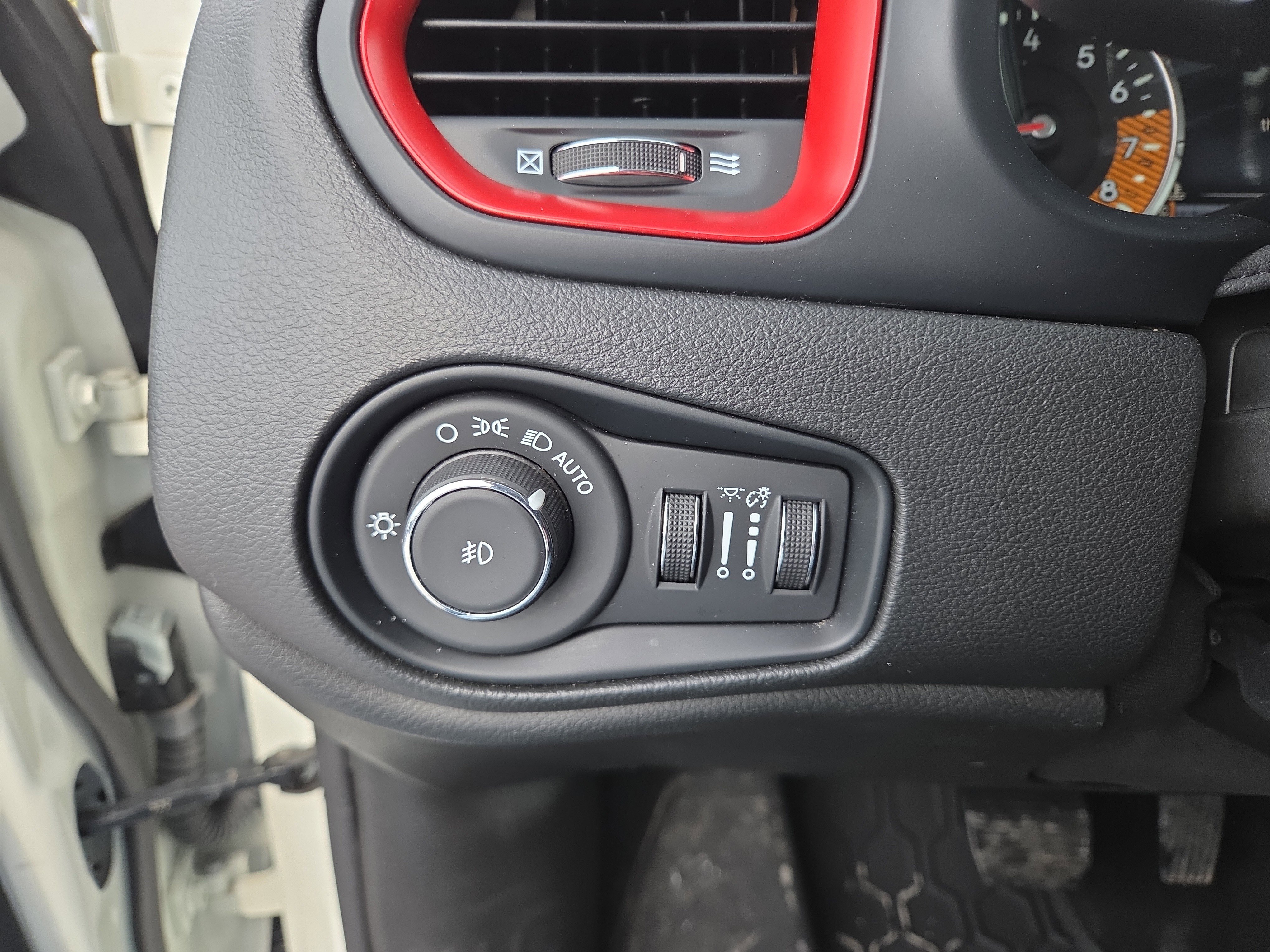 Certified 2023 Jeep Renegade Trailhawk AWD/4WD image 30