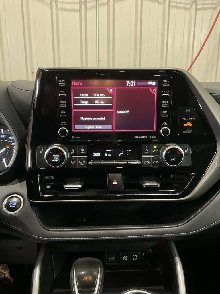 Used 2021 Toyota Highlander XLE image 18