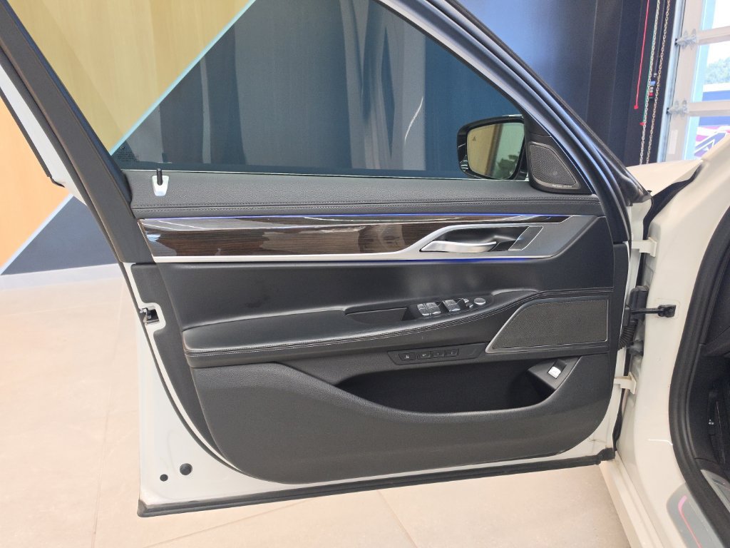 Used 2022 BMW 740i w/ Premium Package RWD image 32