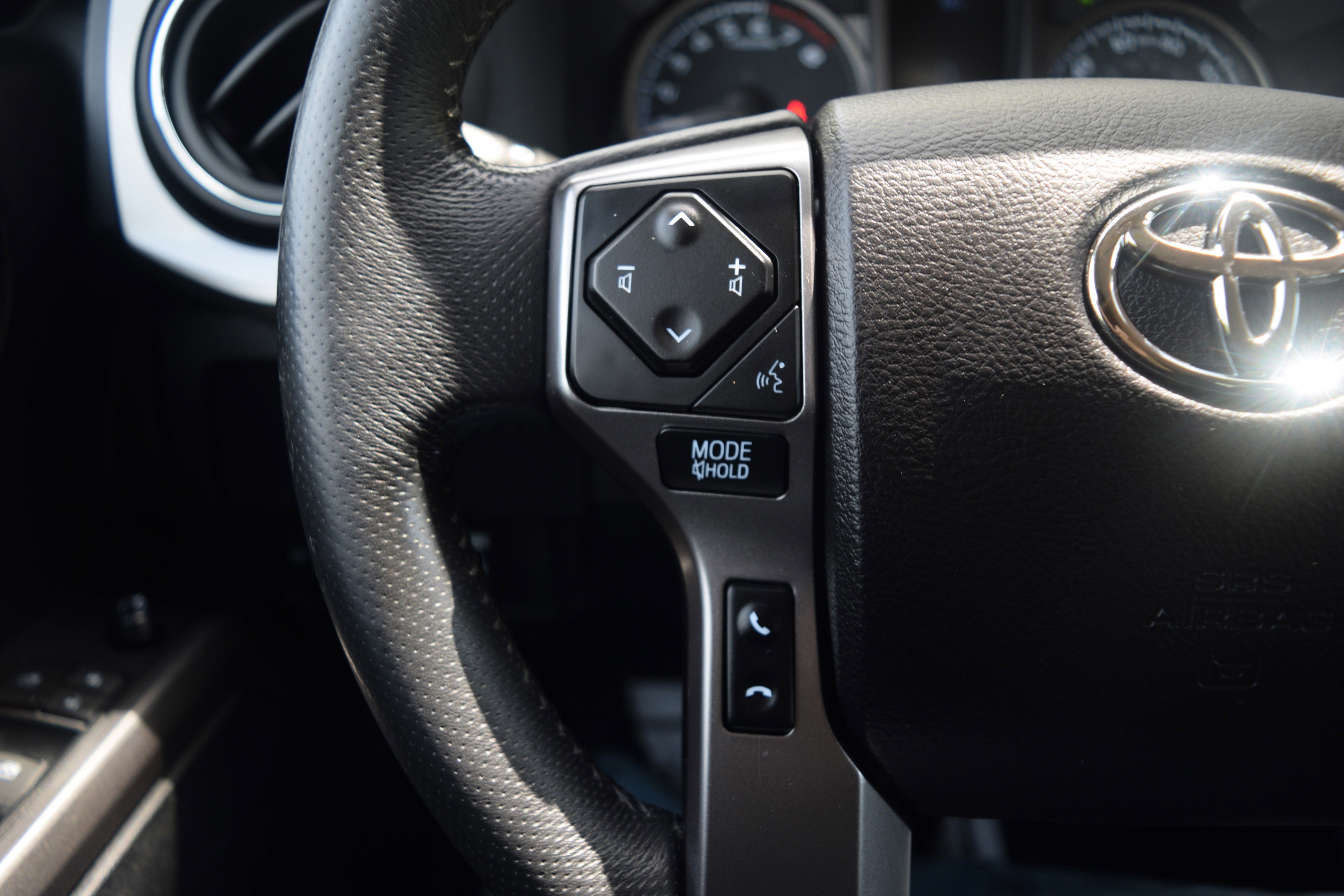 Used 2021 Toyota Tacoma SR5 w/ Trail Edition image 6