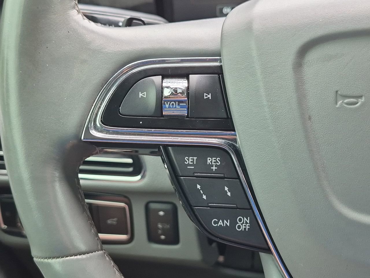 Used 2020 Lincoln Navigator L Reserve w/ Luxury Package AWD/4WD image 12