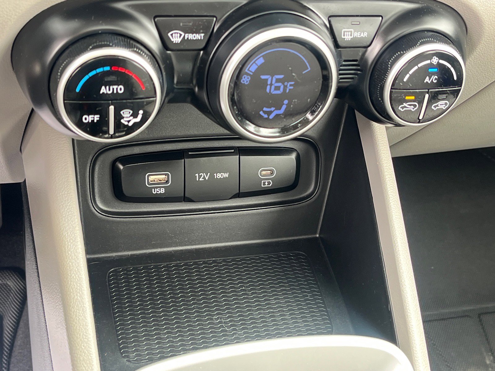 Used 2024 Hyundai Venue SEL FWD image 13