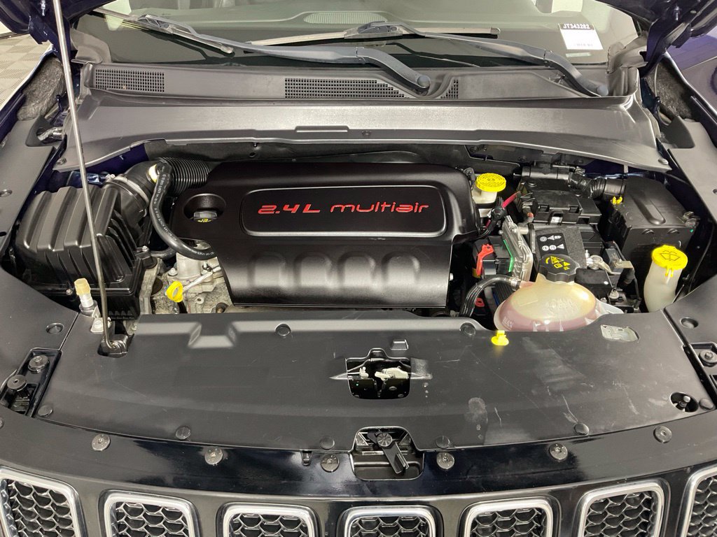 Used 2018 Jeep Compass Latitude w/ Popular Equipment Group AWD/4WD image 9