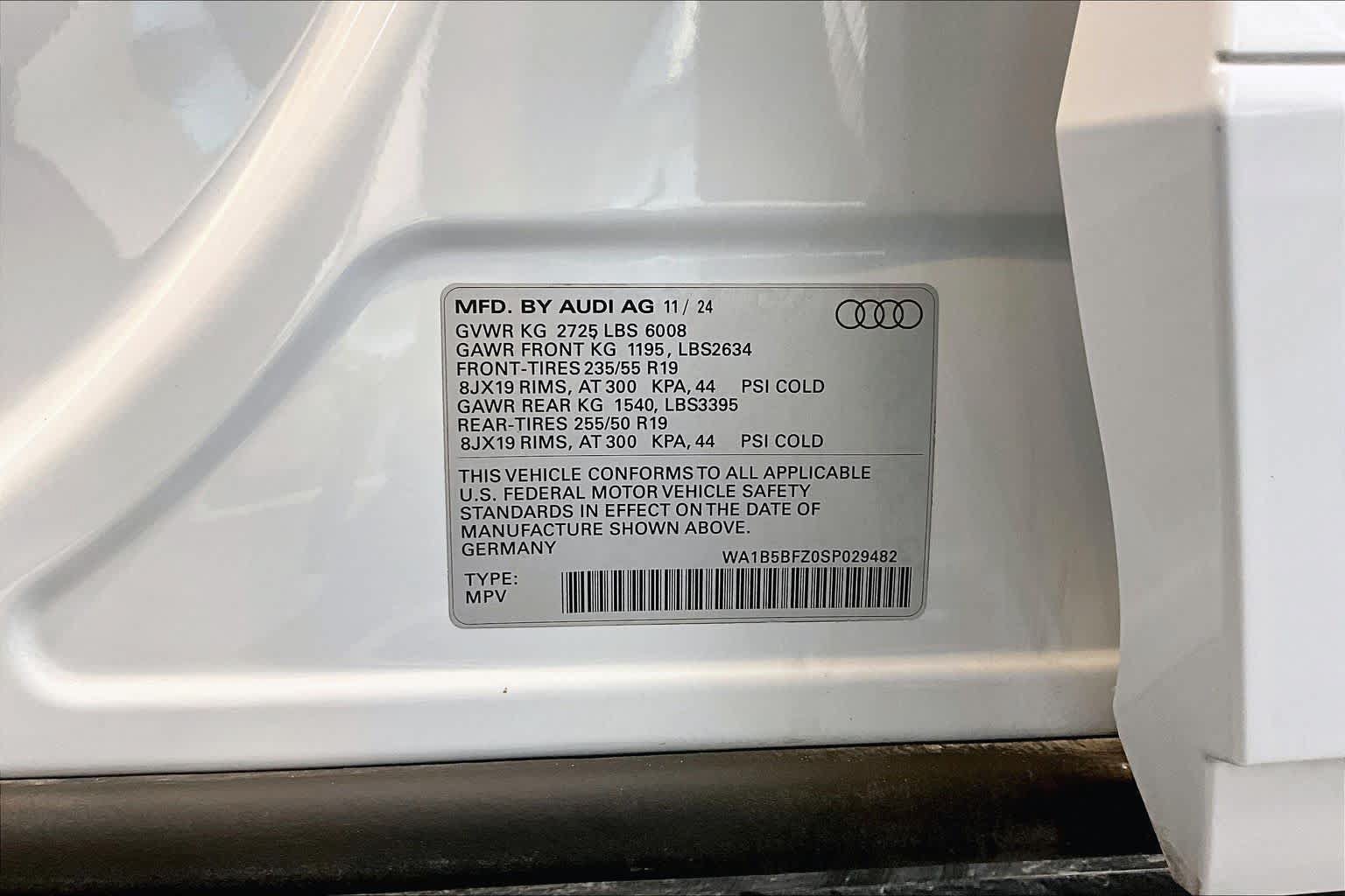 Used 2025 Audi Q4 e-tron Premium Plus w/ Premium Plus RWD image 32