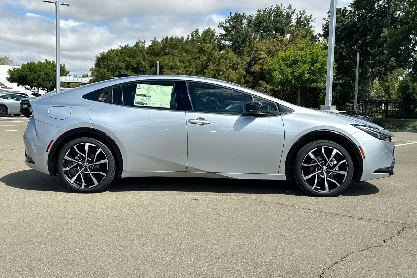 New 2026 Toyota Prius Plug-In Hybrid FWD image 3