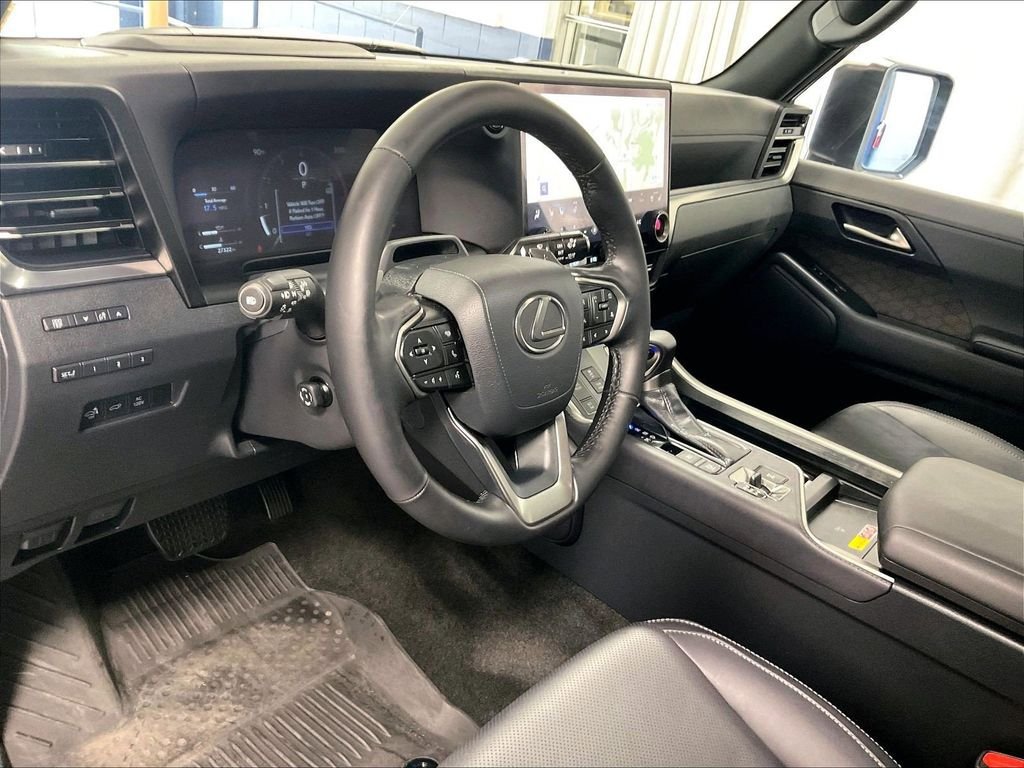 Used 2024 Lexus GX 550 w/ Accessory Package (2T) AWD/4WD image 8