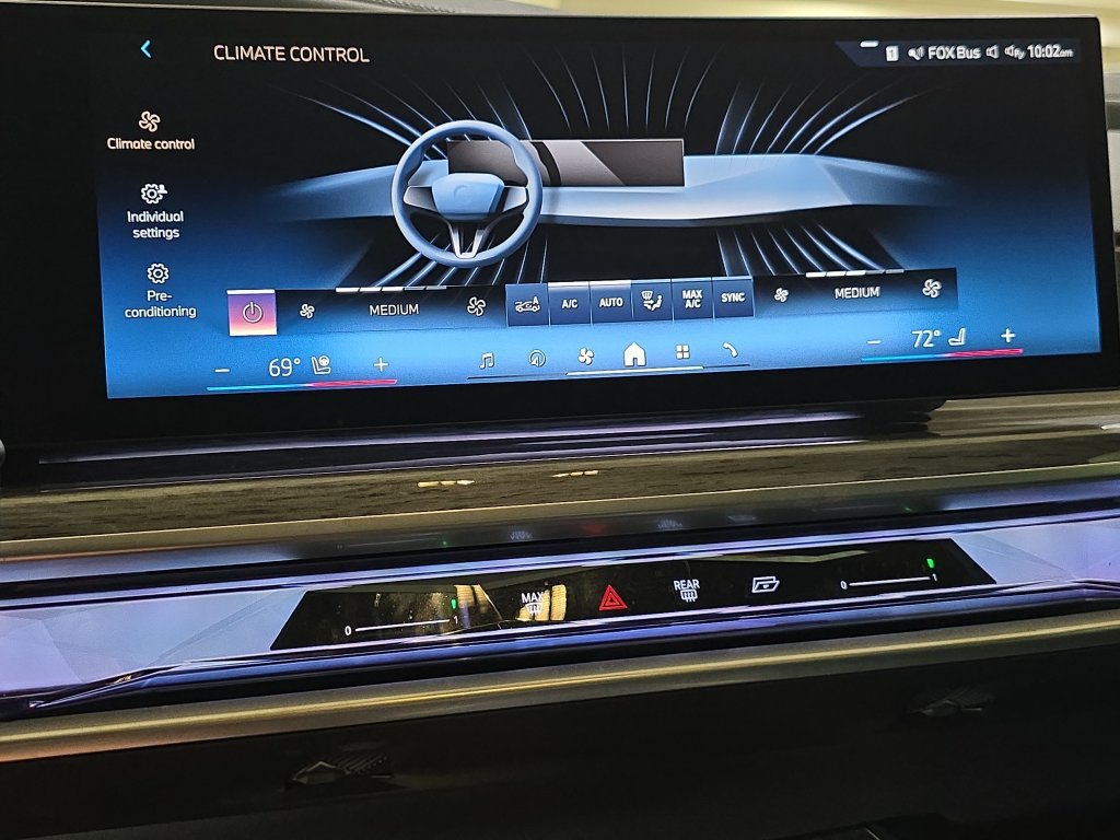 Certified 2023 BMW 740i RWD image 22