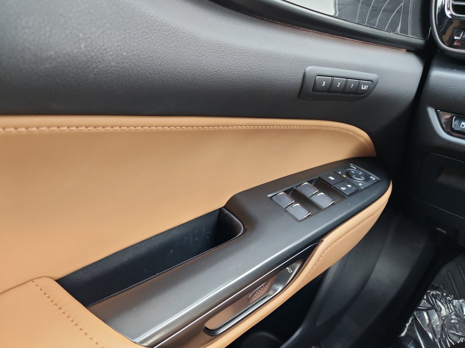 Certified 2026 Lexus NX 350h AWD w/ Accessory Package (2T) image 13