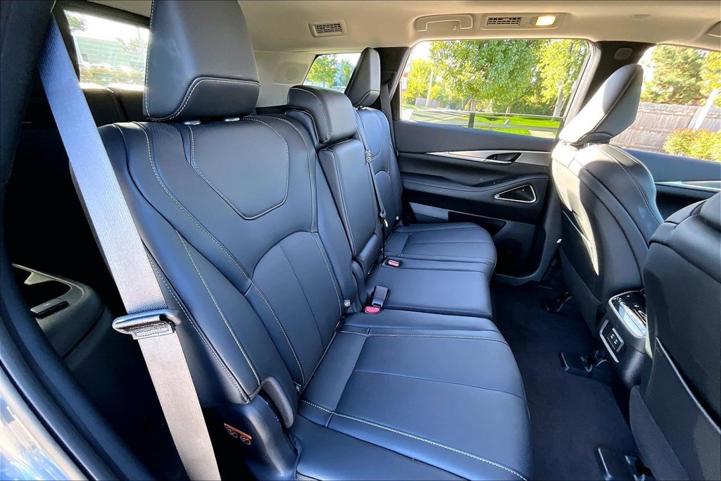 Certified 2027 INFINITI QX60 Luxe w/ Cargo Package AWD/4WD image 30