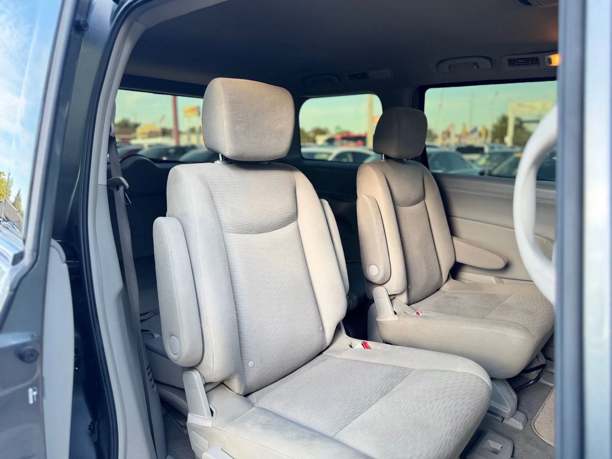 Used 2015 Nissan Quest S image 25