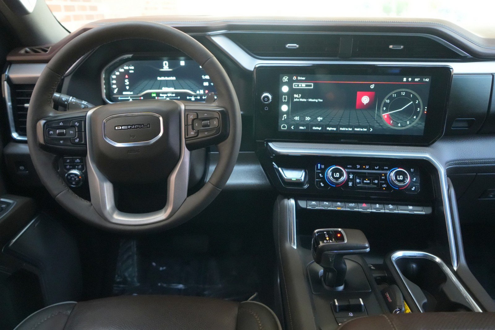 Used 2022 GMC Sierra 1500 Denali w/ Denali Reserve Package AWD/4WD image 9