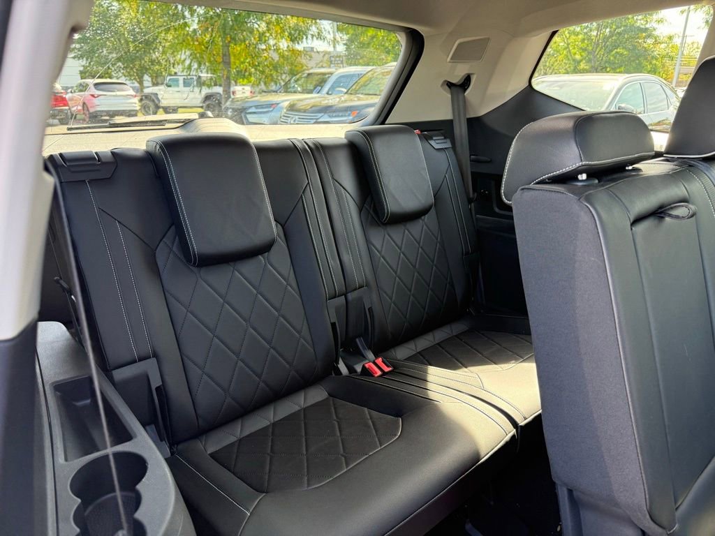 Used 2025 Volkswagen Atlas SEL Premium R-Line image 18