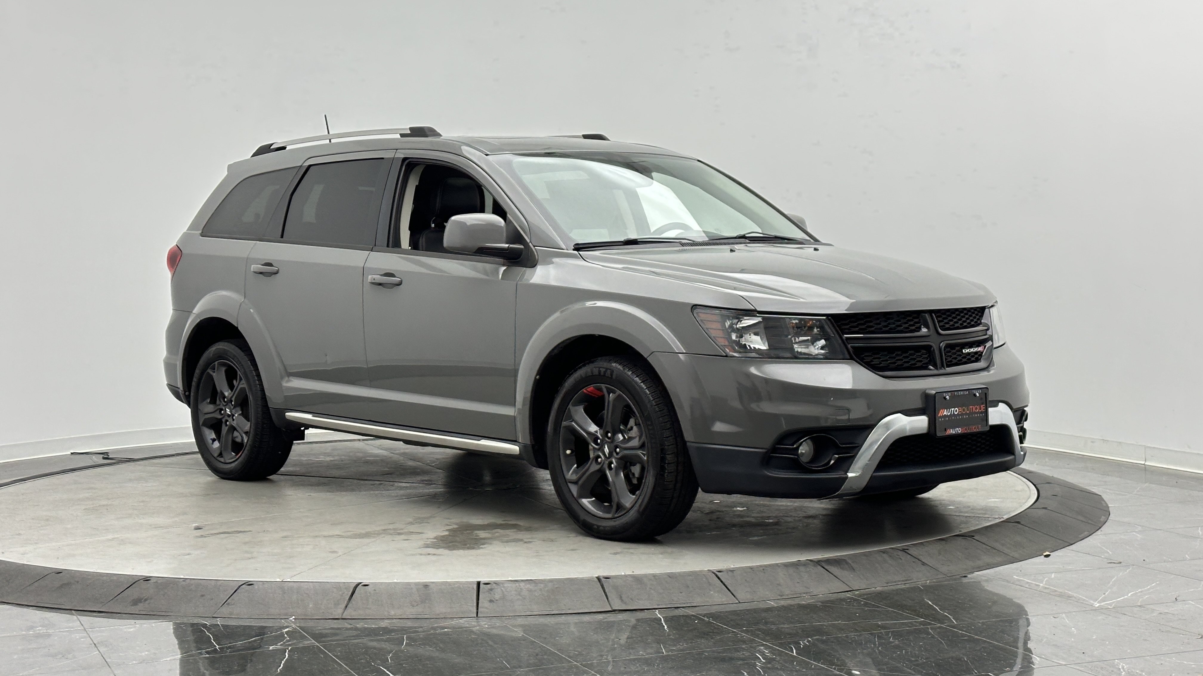 Used 2020 Dodge Journey Crossroad FWD image 3