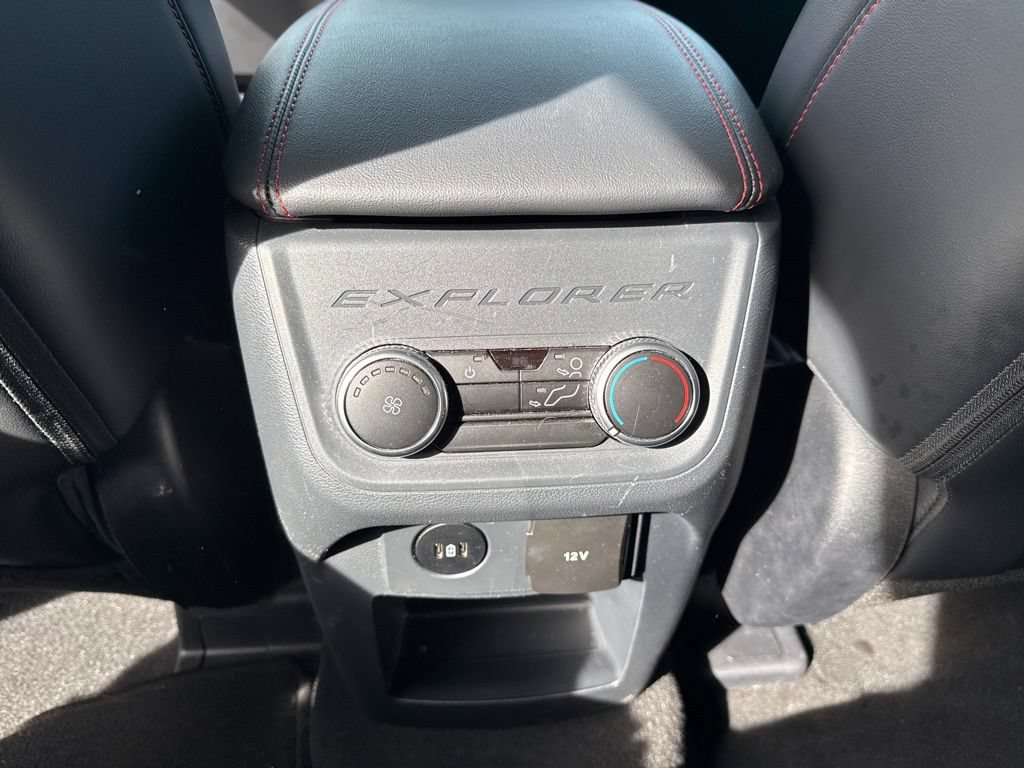Used 2025 Ford Explorer ST-Line w/ ST-Line Street Pack AWD/4WD image 21