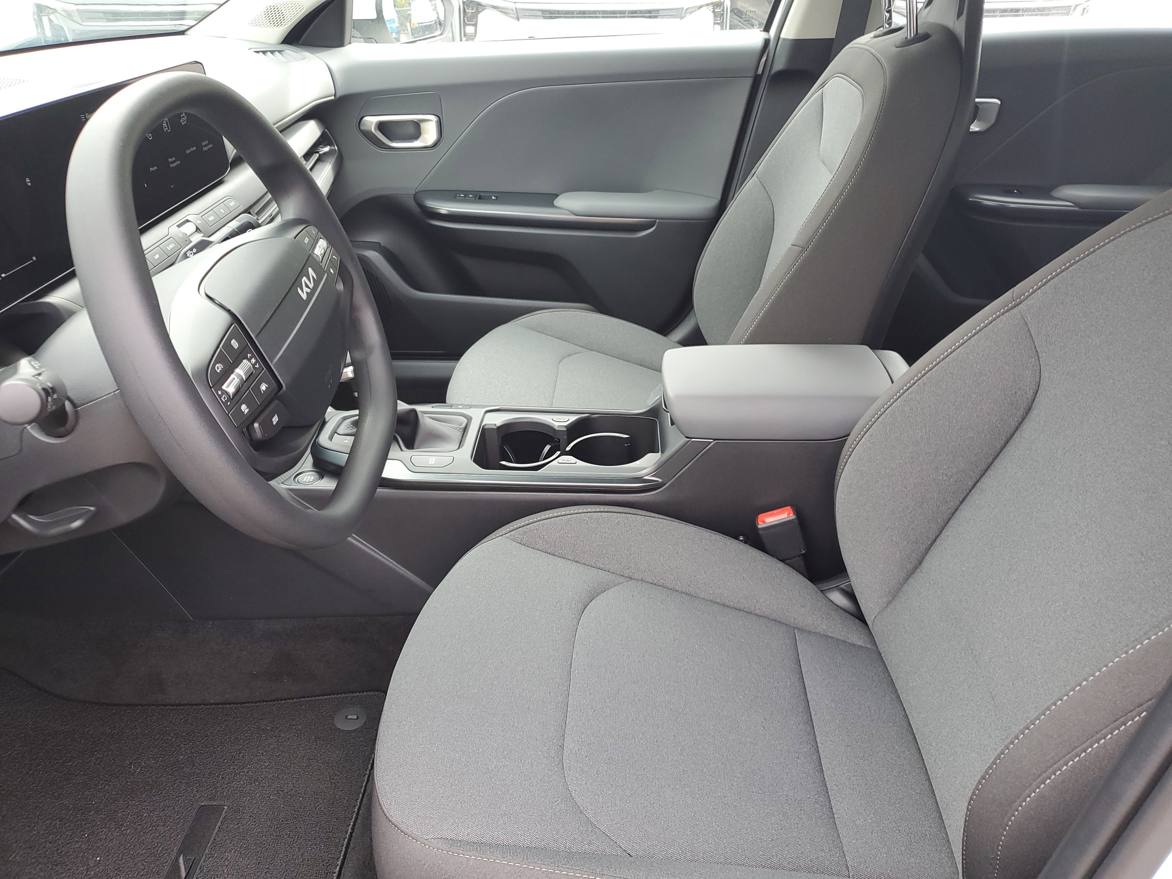 New 2025 Kia K4 LXS image 18