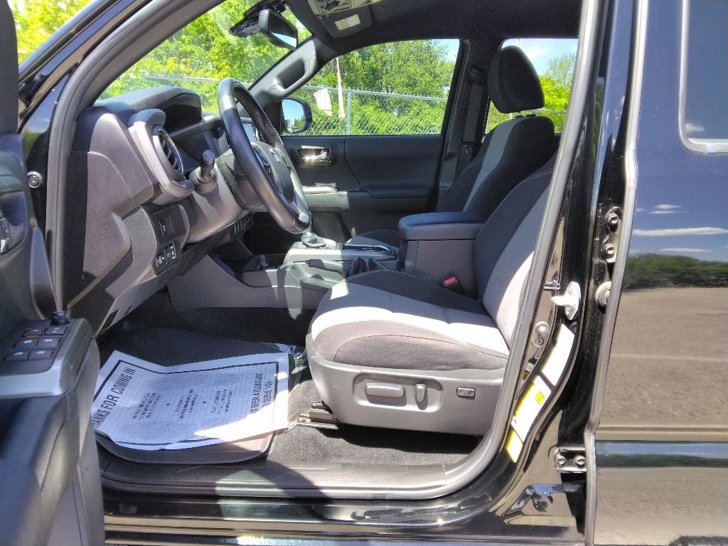 Used 2023 Toyota Tacoma TRD Off-Road AWD/4WD image 9