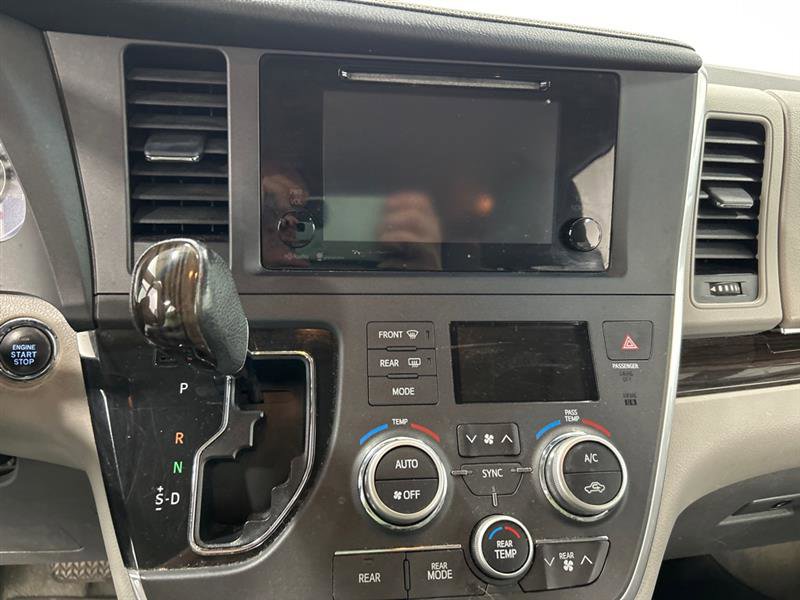 Used 2015 Toyota Sienna XLE image 25