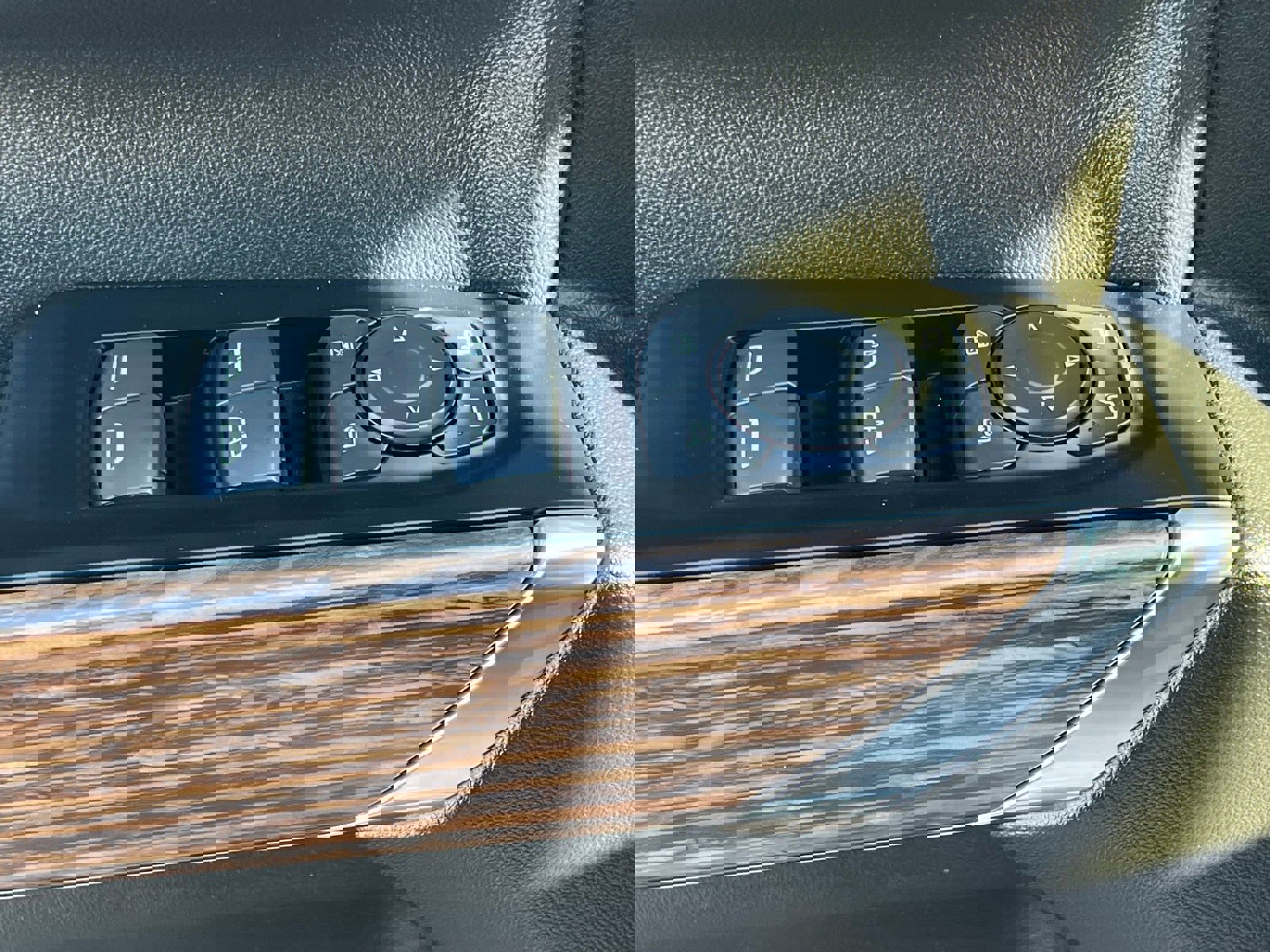 Used 2019 Chevrolet Silverado 1500 High Country w/ Z71 Off-Road Package image 25