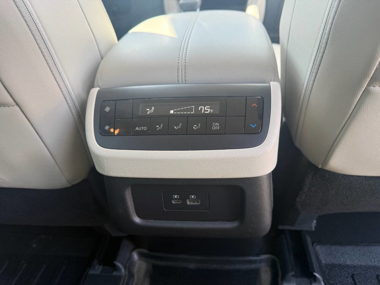 Used 2023 Nissan Pathfinder SL image 16