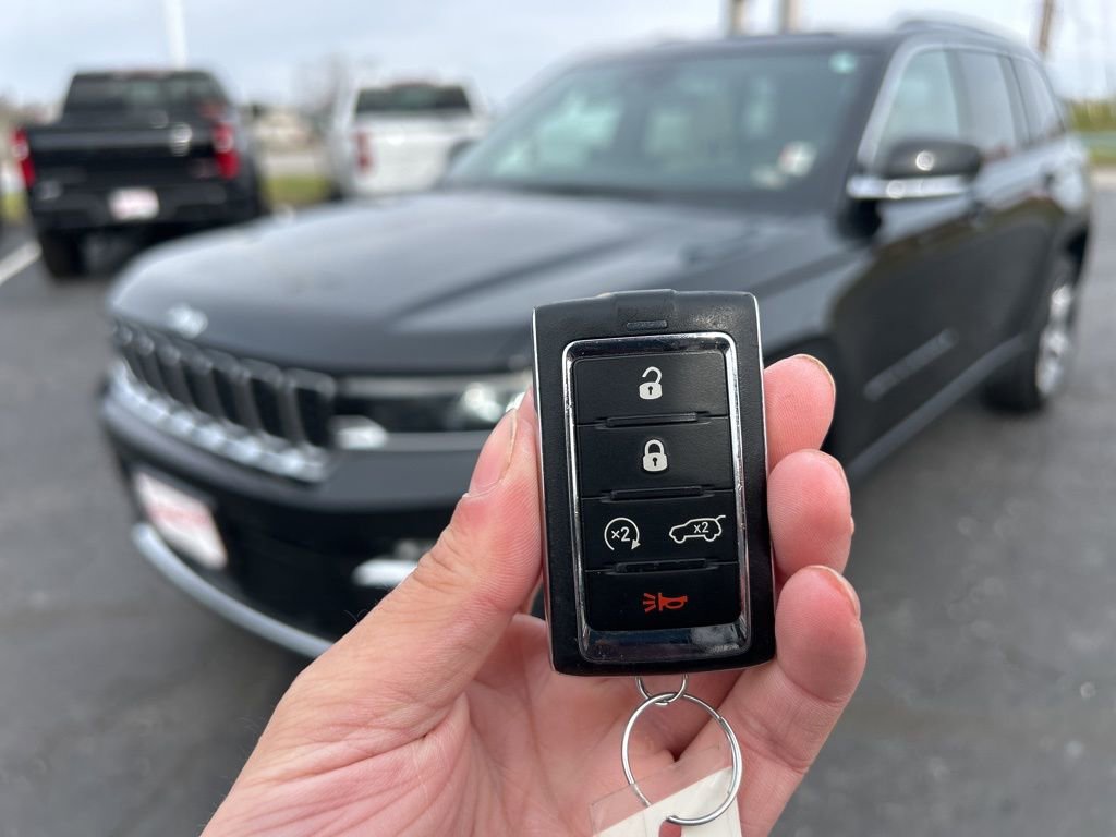 Used 2023 Jeep Grand Cherokee Limited w/ Luxury Tech Group II image 52