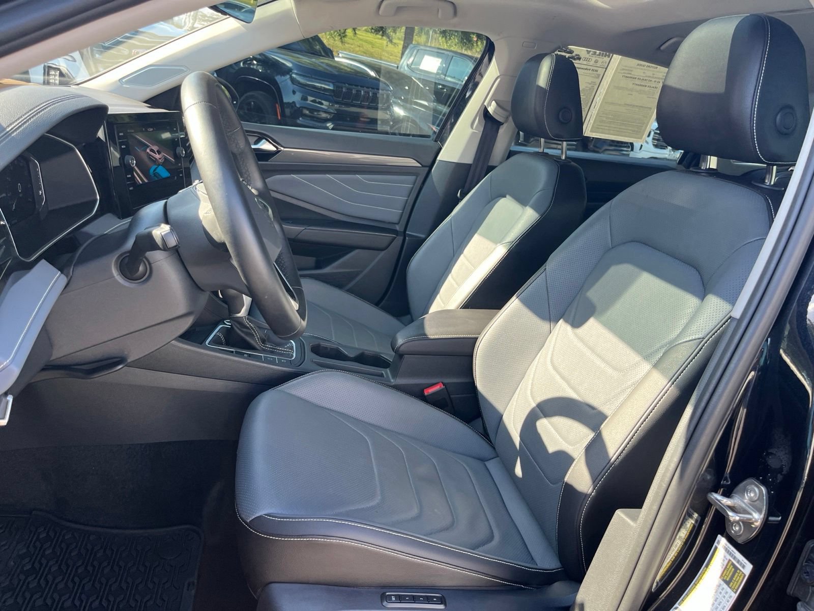 Used 2025 Volkswagen Jetta SEL FWD image 28