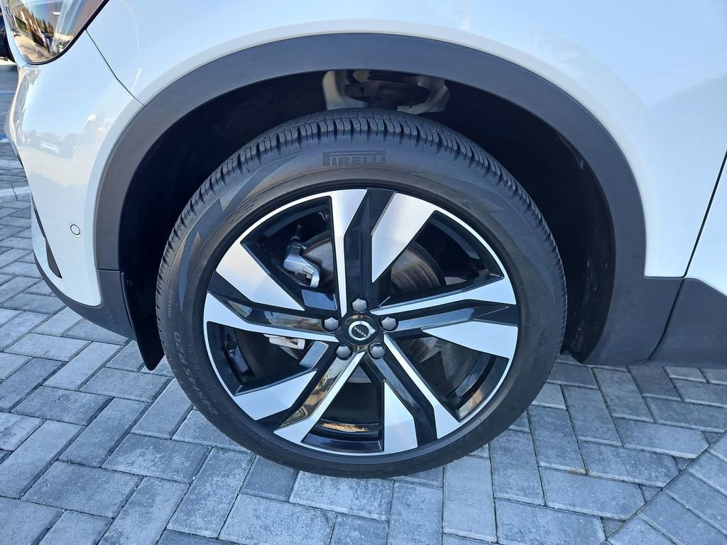 Used 2025 Volvo XC40 B5 Ultra w/ Protection Package Premier image 13