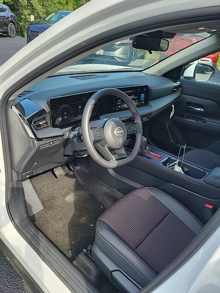 Used 2025 Nissan Kicks SR w/ SR Premium Package image 11