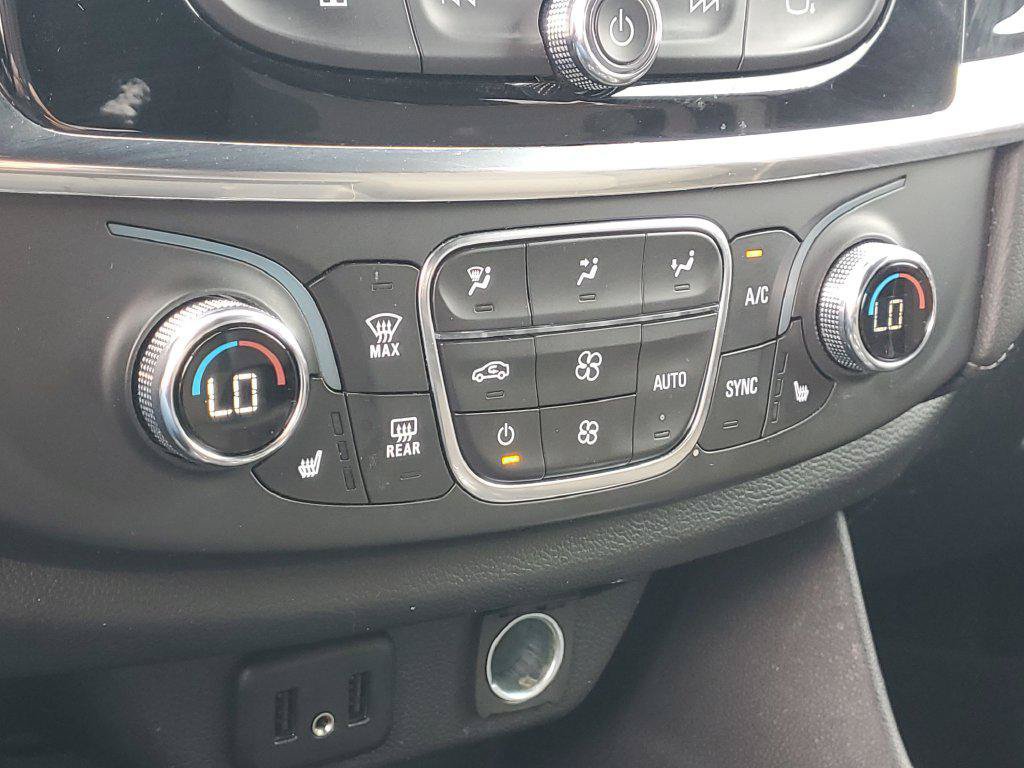 Used 2023 Chevrolet Traverse LT FWD image 16
