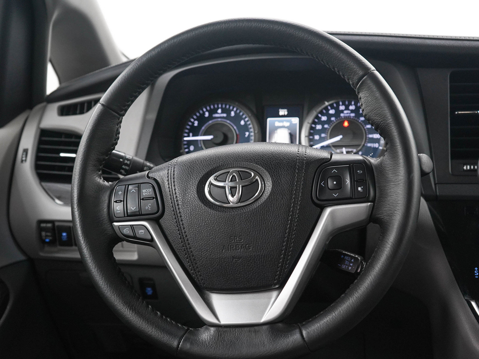 Used 2017 Toyota Sienna XLE w/ XLE Navigation Package AWD/4WD image 18