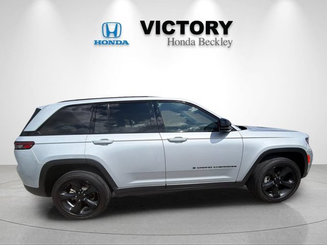 Used 2023 Jeep Grand Cherokee Altitude AWD/4WD image 6