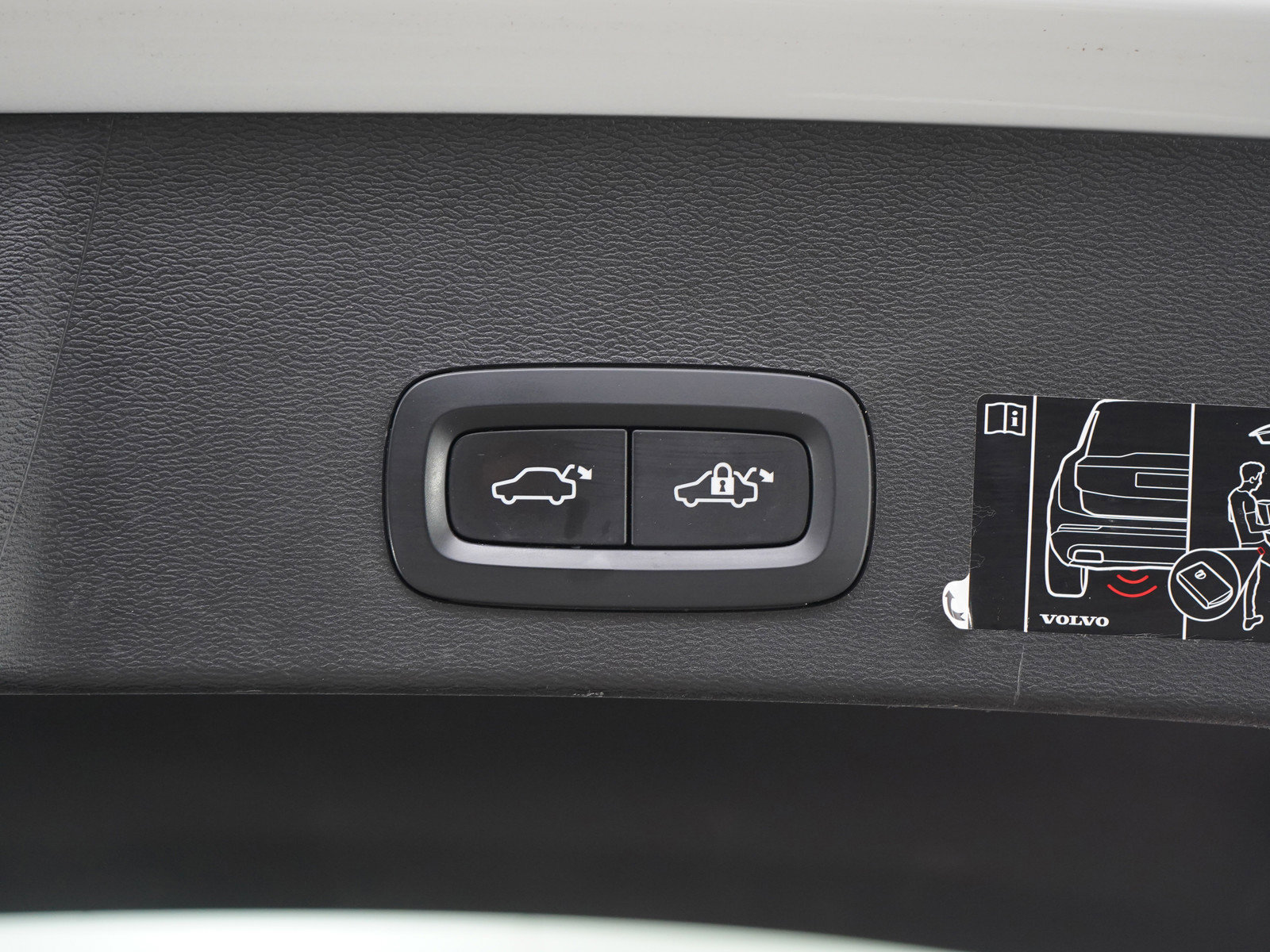 Used 2021 Volvo XC40 P8 Recharge w/ Advanced Package image 18