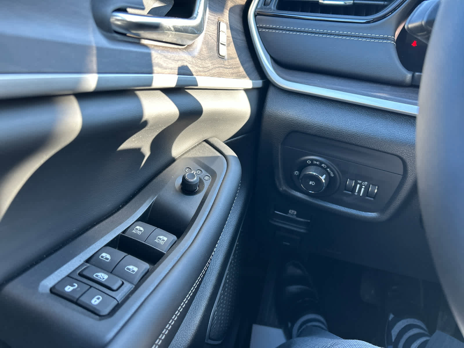 New 2026 Jeep Grand Cherokee Limited image 17