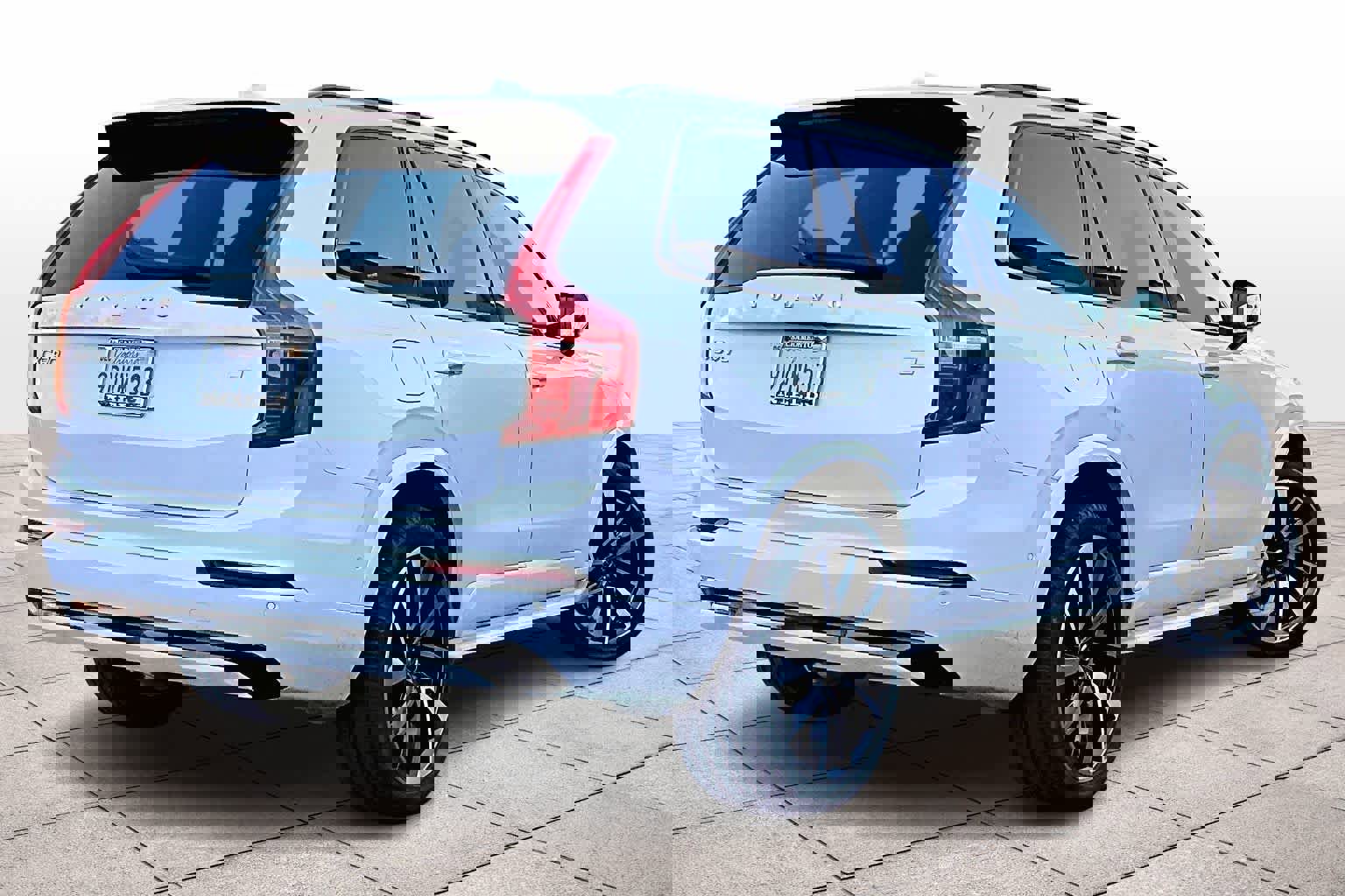 Used 2023 Volvo XC90 T8 Ultimate w/ Protection Package Premier image 16