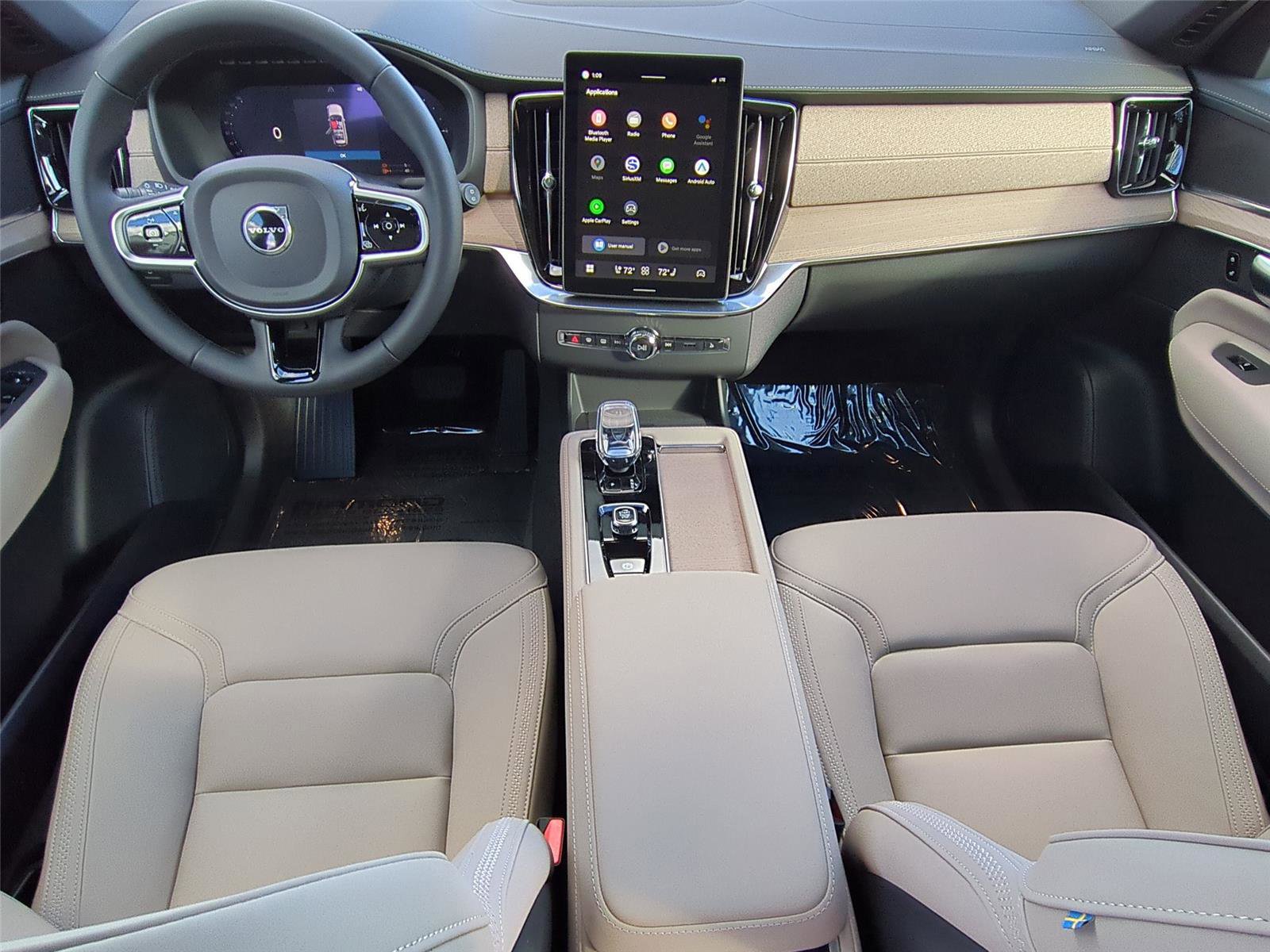 New 2026 Volvo XC90 T8 Plus w/ Protection Package Premier AWD/4WD image 18