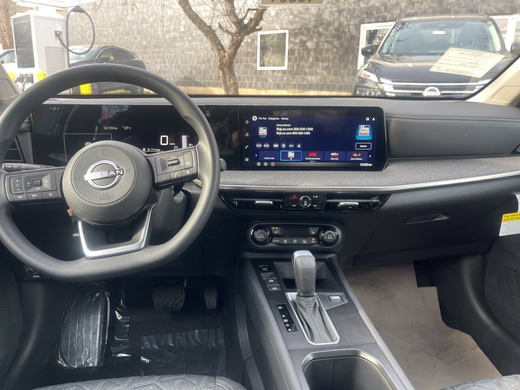 Certified 2025 Nissan Kicks SV w/ SV Premium Package AWD/4WD image 11