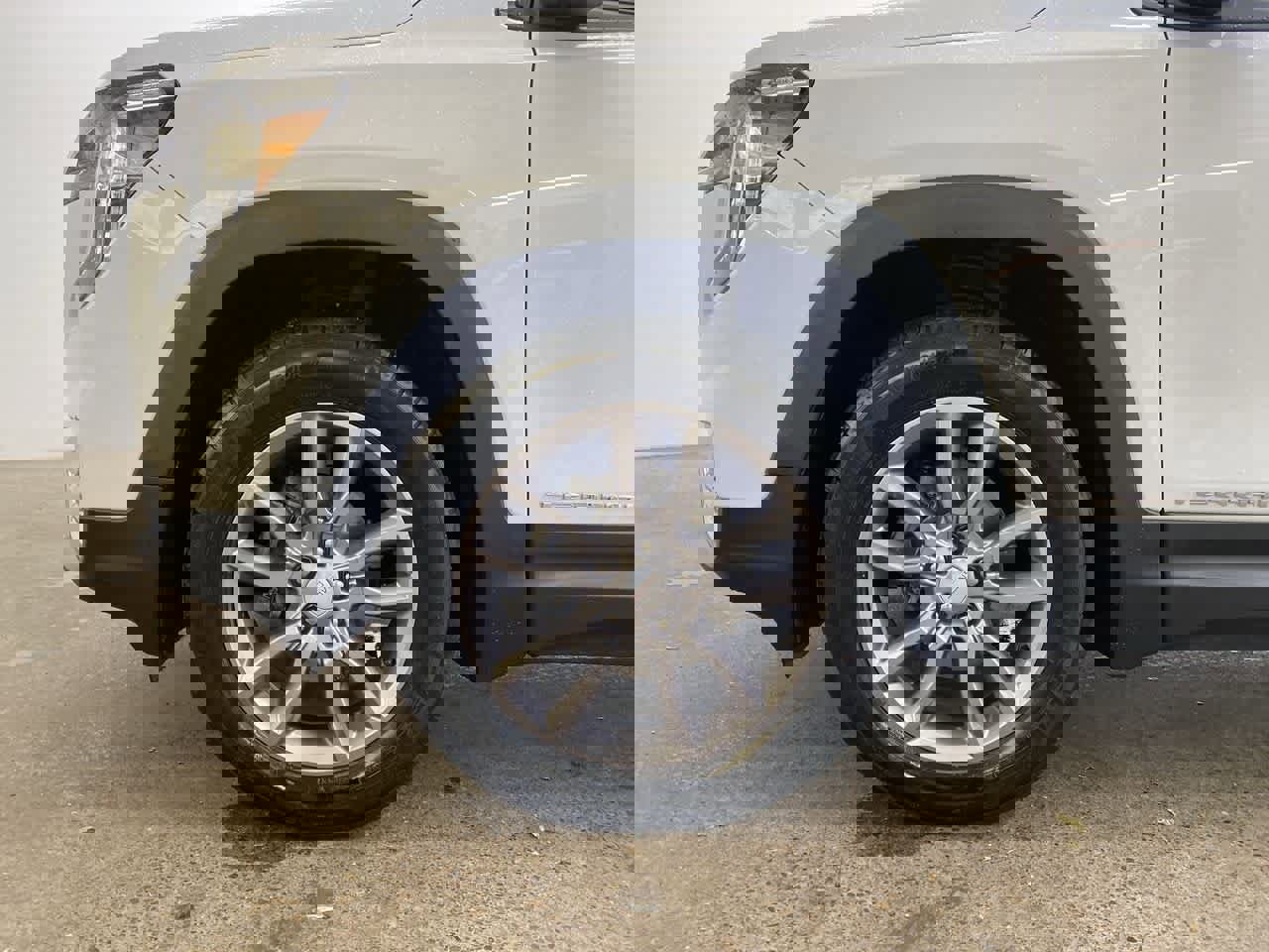 Used 2023 GMC Terrain SLT image 11