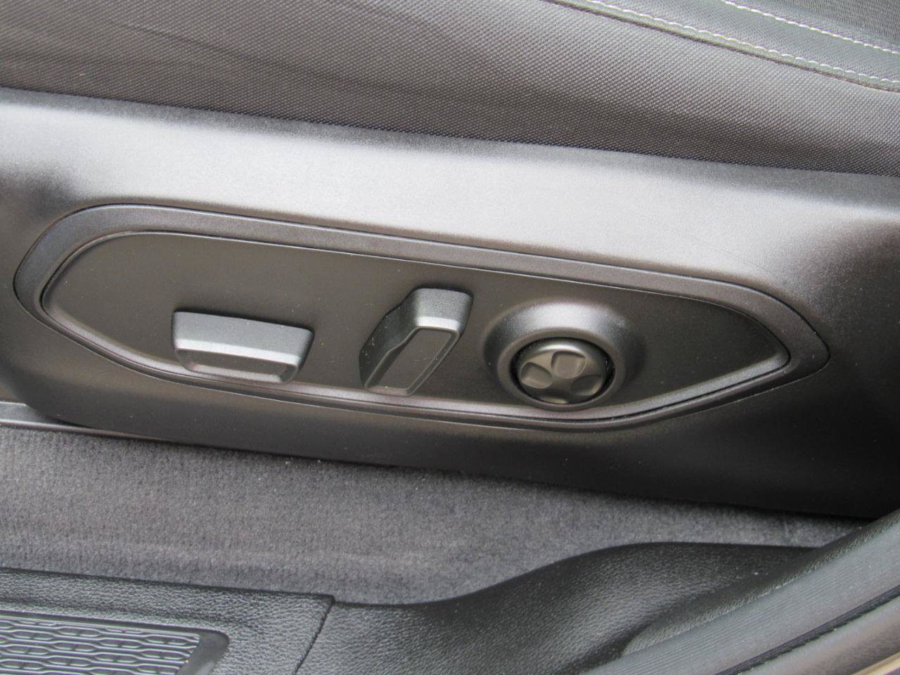 Used 2024 Jeep Grand Cherokee Laredo X AWD/4WD image 17