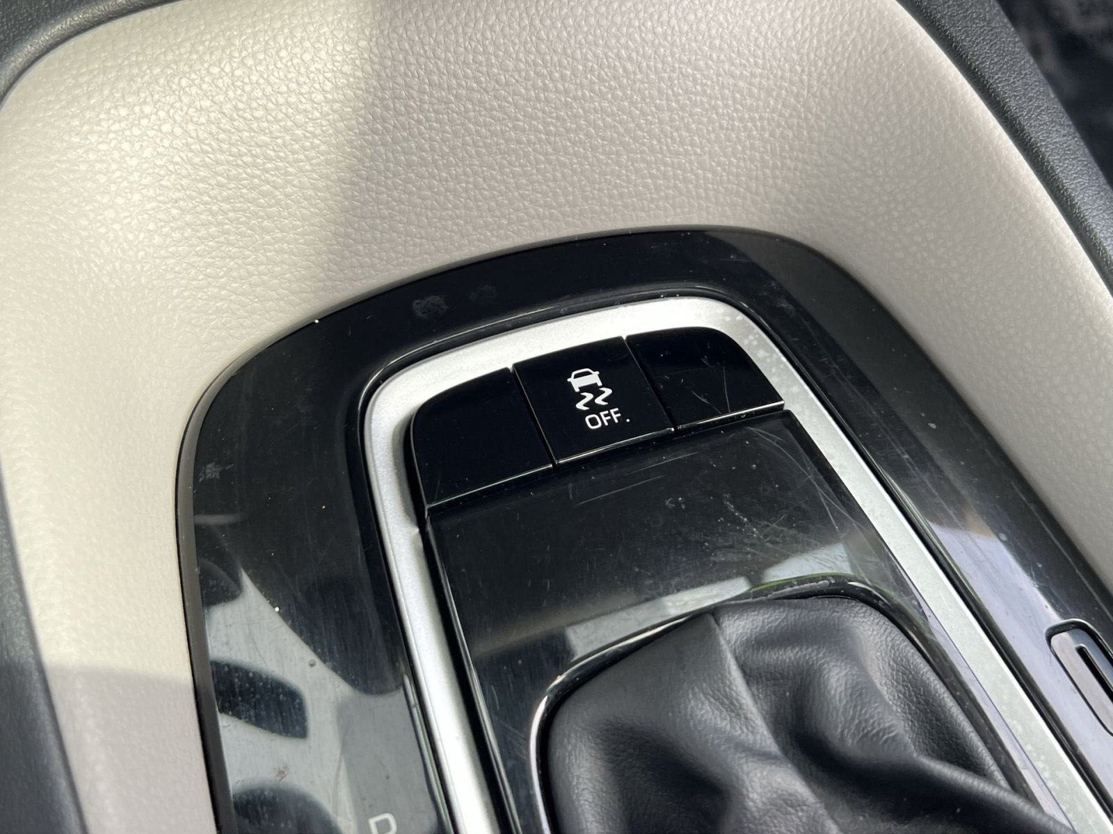 Used 2024 Toyota Corolla LE FWD image 29