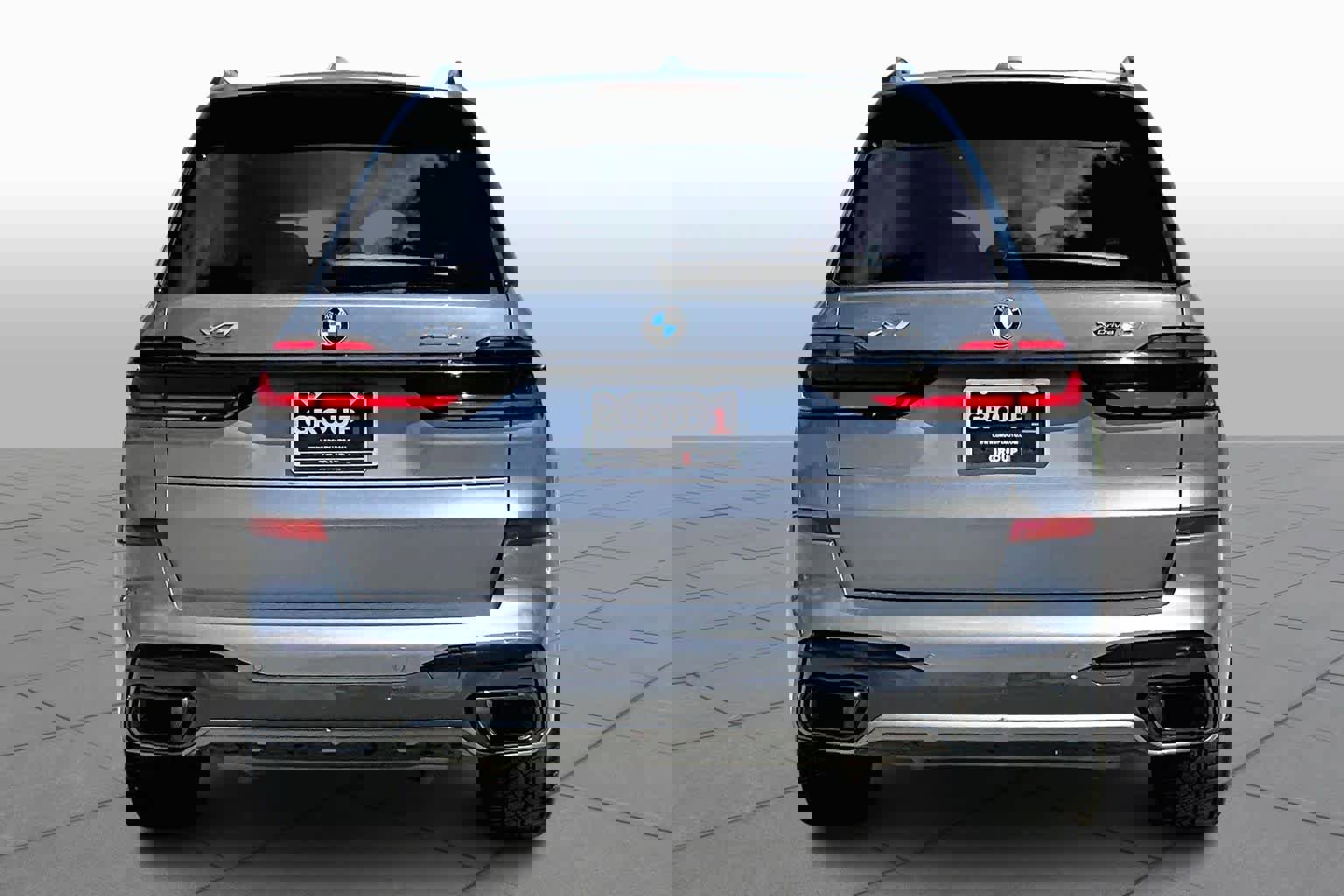 Used 2024 BMW X7 xDrive40i w/ M Sport Package AWD/4WD image 5